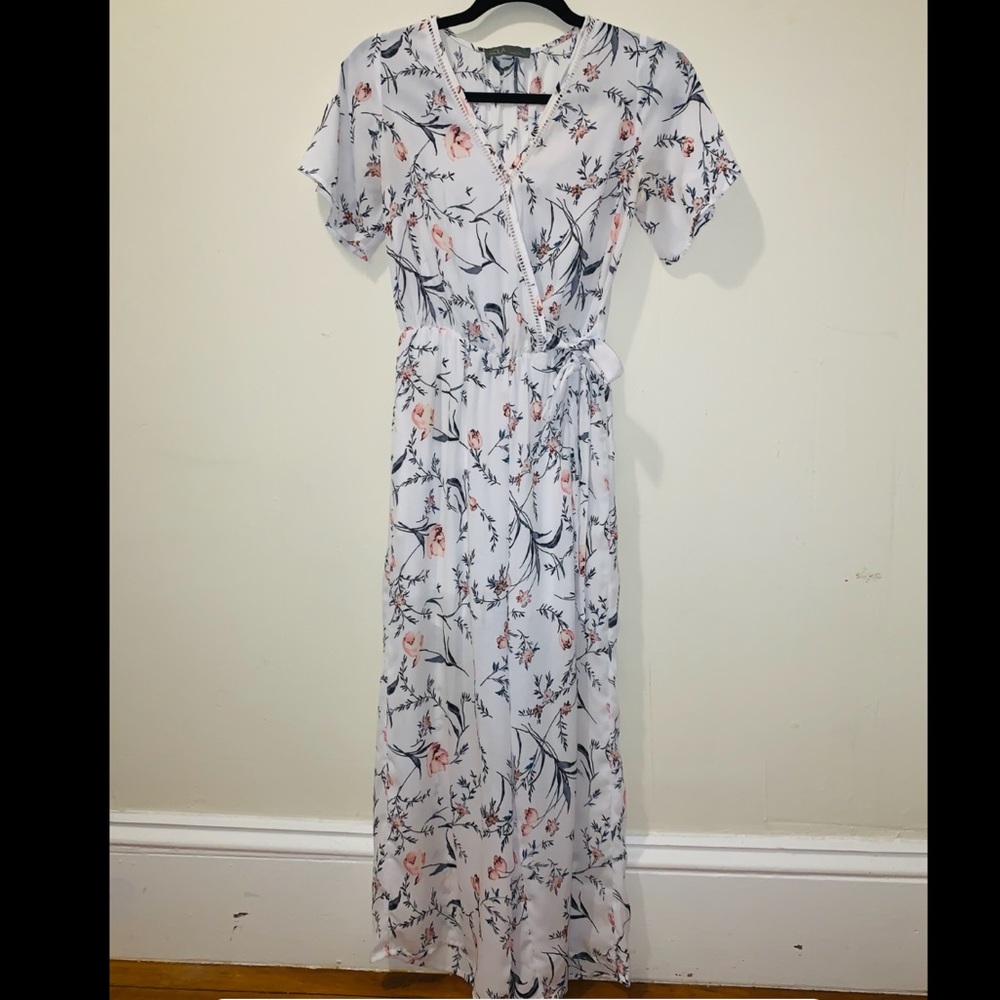 3/$30 bundle 🎉  Lola Italy Elegant White Floral Midi Jumpsuit